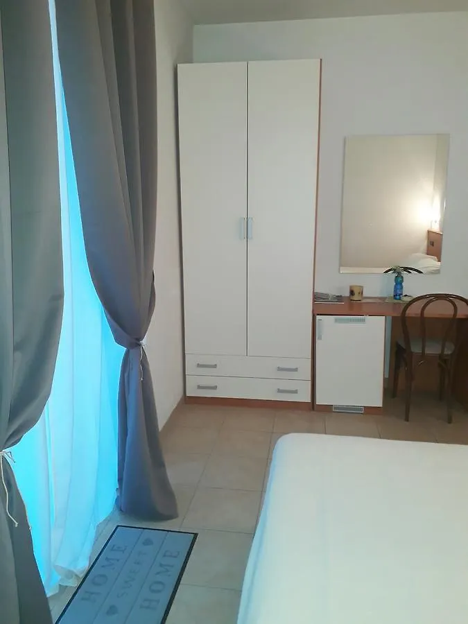 Hotel Azzurra Paratico 3*,  Italia