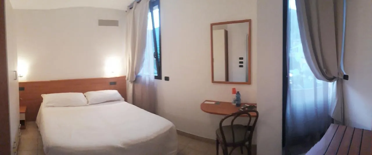 Hotel Azzurra Paratico 3*,  Italia